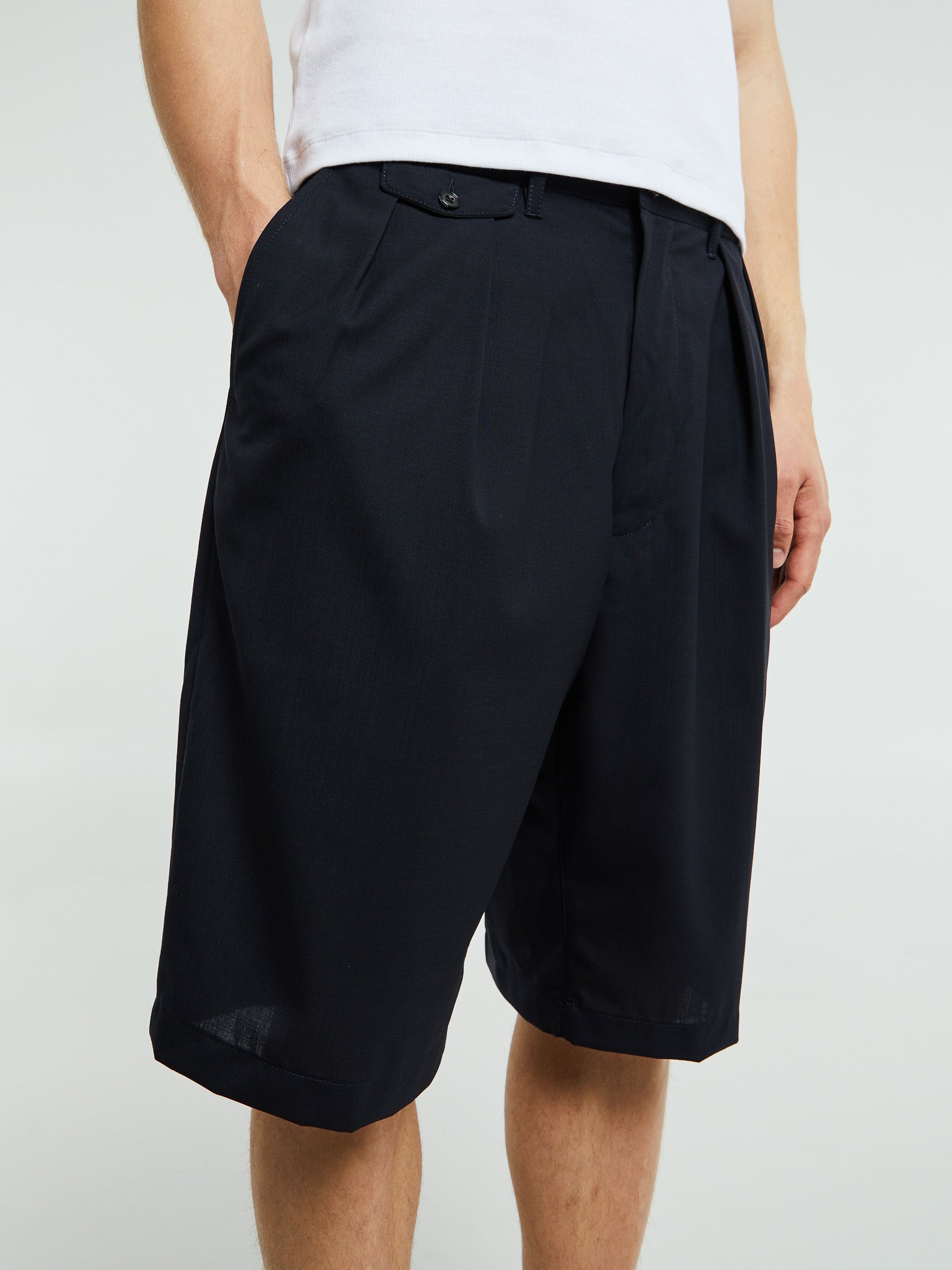 Beams Plus - 2Pleats Shorts Wool Tropical in Navy