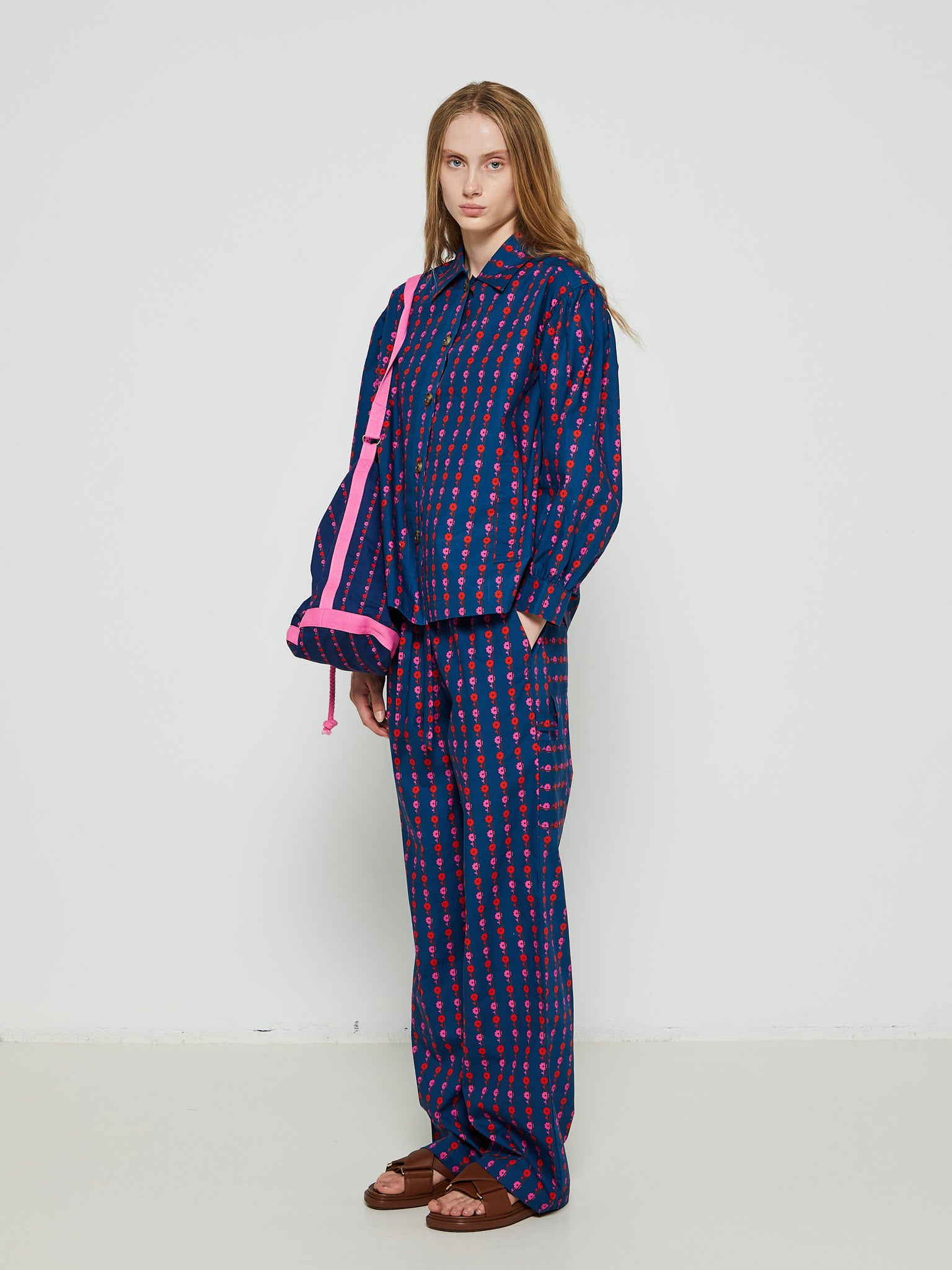 Cargojama Shirt in Navy Flower Poplin