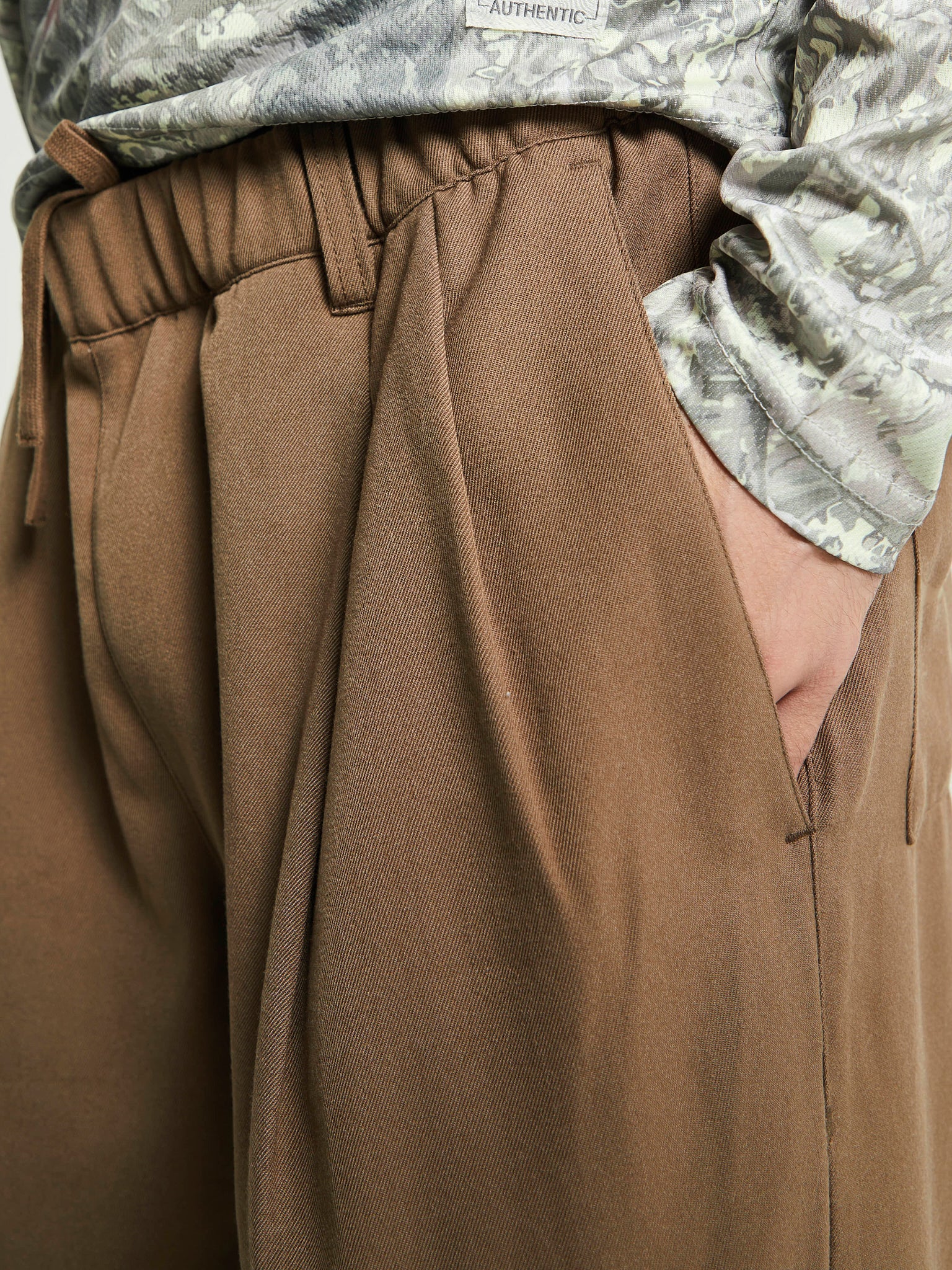 Dime - Pleated Twill Pants in Camel