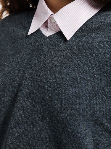 Dunst - Unisex Cashmere V-Neck Sweater in Charcoal Grey