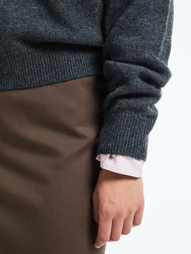 Dunst - Unisex Cashmere V-Neck Sweater in Charcoal Grey