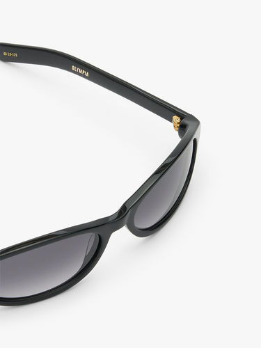 Flatlist - Olympia Sunglasses in Solid Black and Solid Black Lens