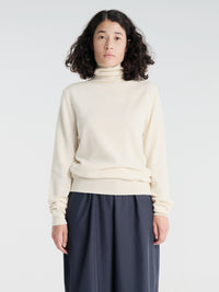The Frankie Shop - Eve Thin Turtleneck Sweater in Pale Yellow