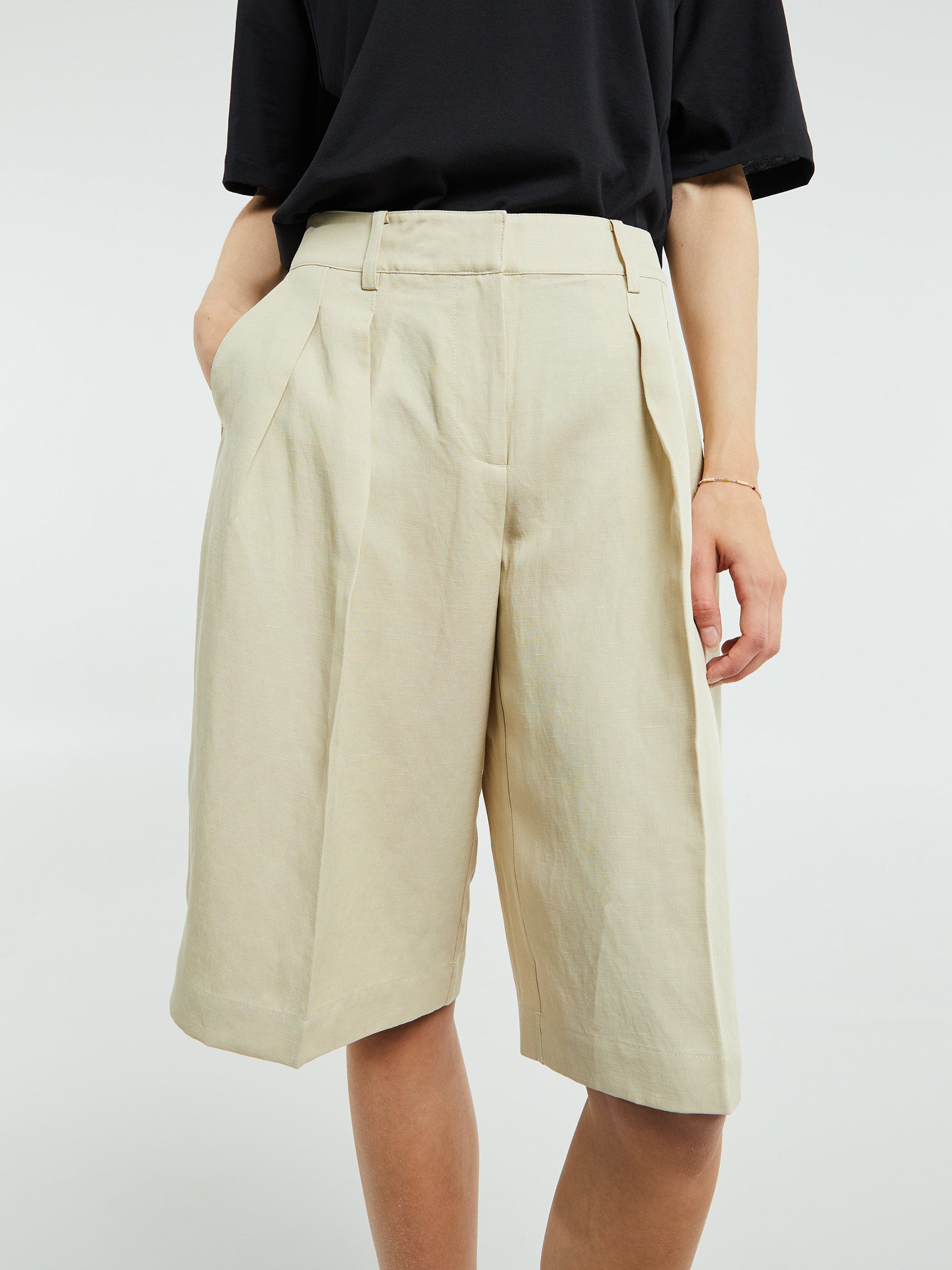 The Frankie Shop - Bilbao Linen Pleated Bermuda Shorts in Cement