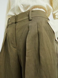The Frankie Shop - Bilbao Linen Pleated Bermuda Shorts in Khaki