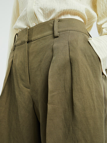 The Frankie Shop - Bilbao Linen Pleated Bermuda Shorts in Khaki