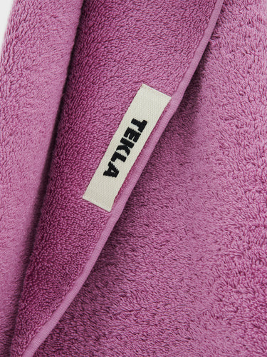 Tekla - Hand Towel in Magenta