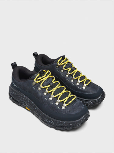 Hoka One One - U Tor Summit Sneakers in Black