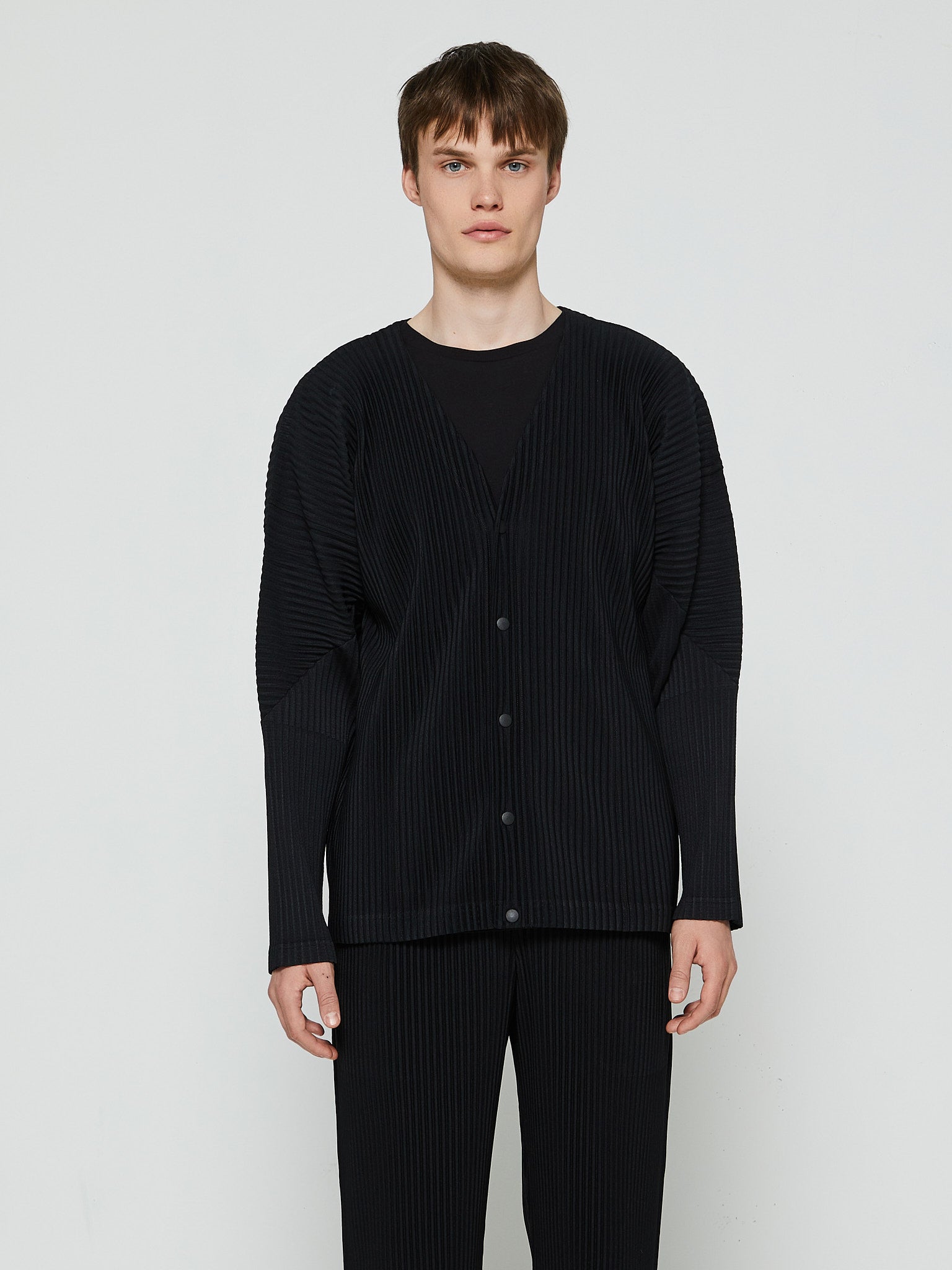 Homme Plissé Issey Miyake - Pleated V-Neck Cardigan in Black