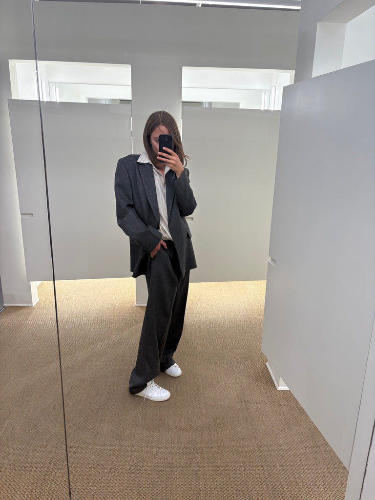 Ella 7 