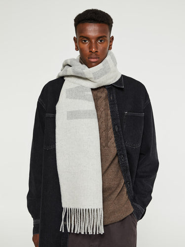 Jacquemus - L'Echarpe Jacquemus Scarf in Grey