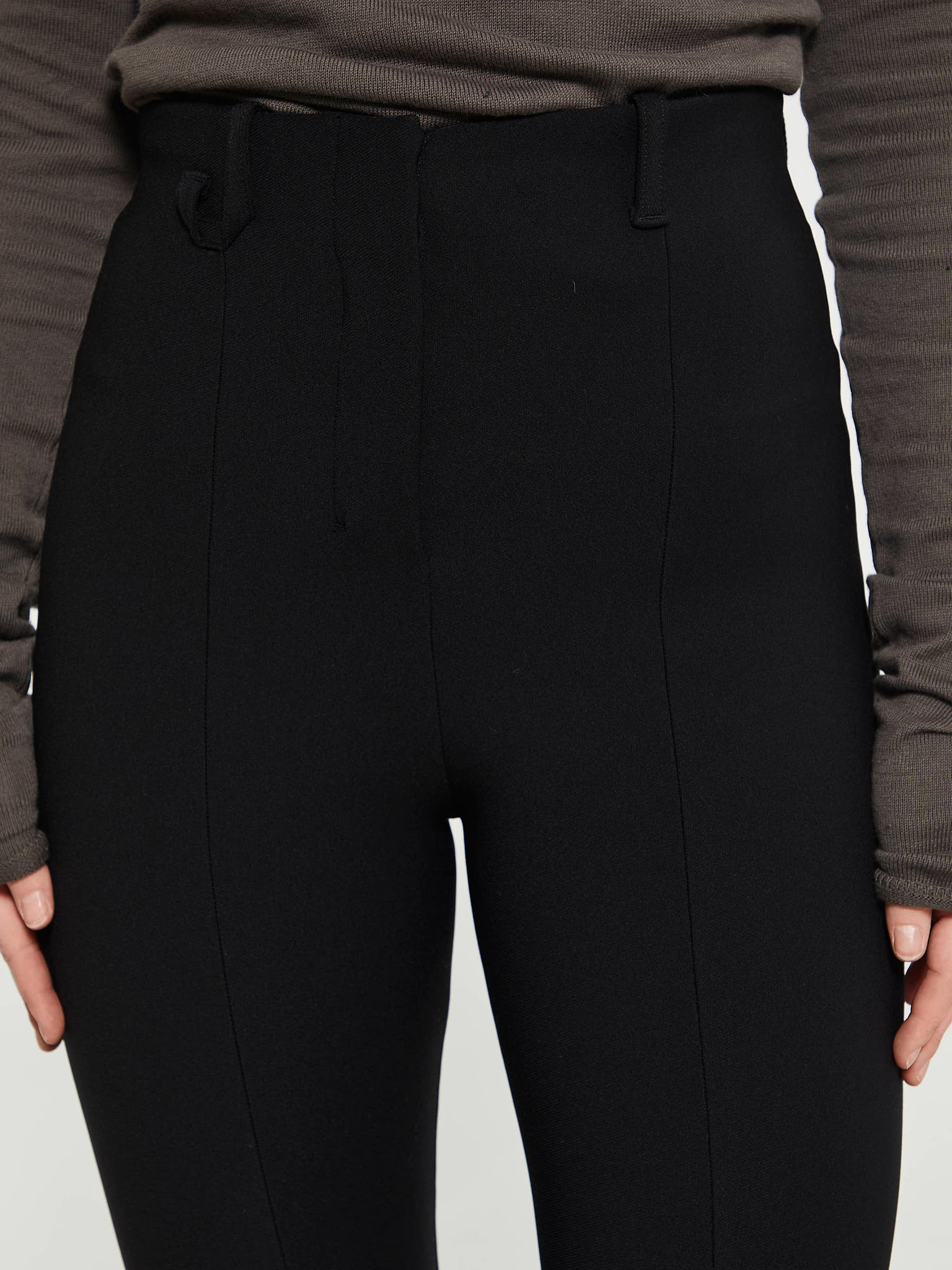 Jacquemus - Le Pantalon Capri Pants in Black