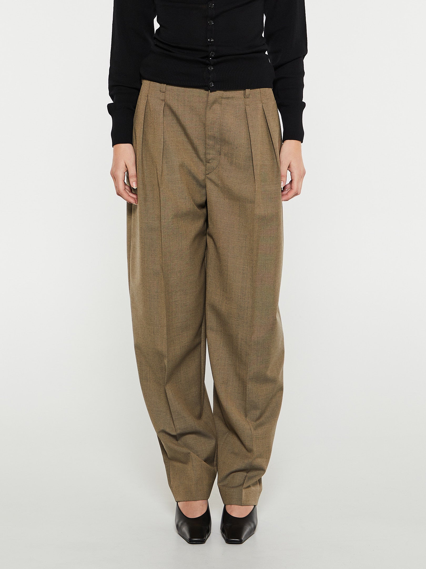 Pleated Tapered Pants in Beige Grey