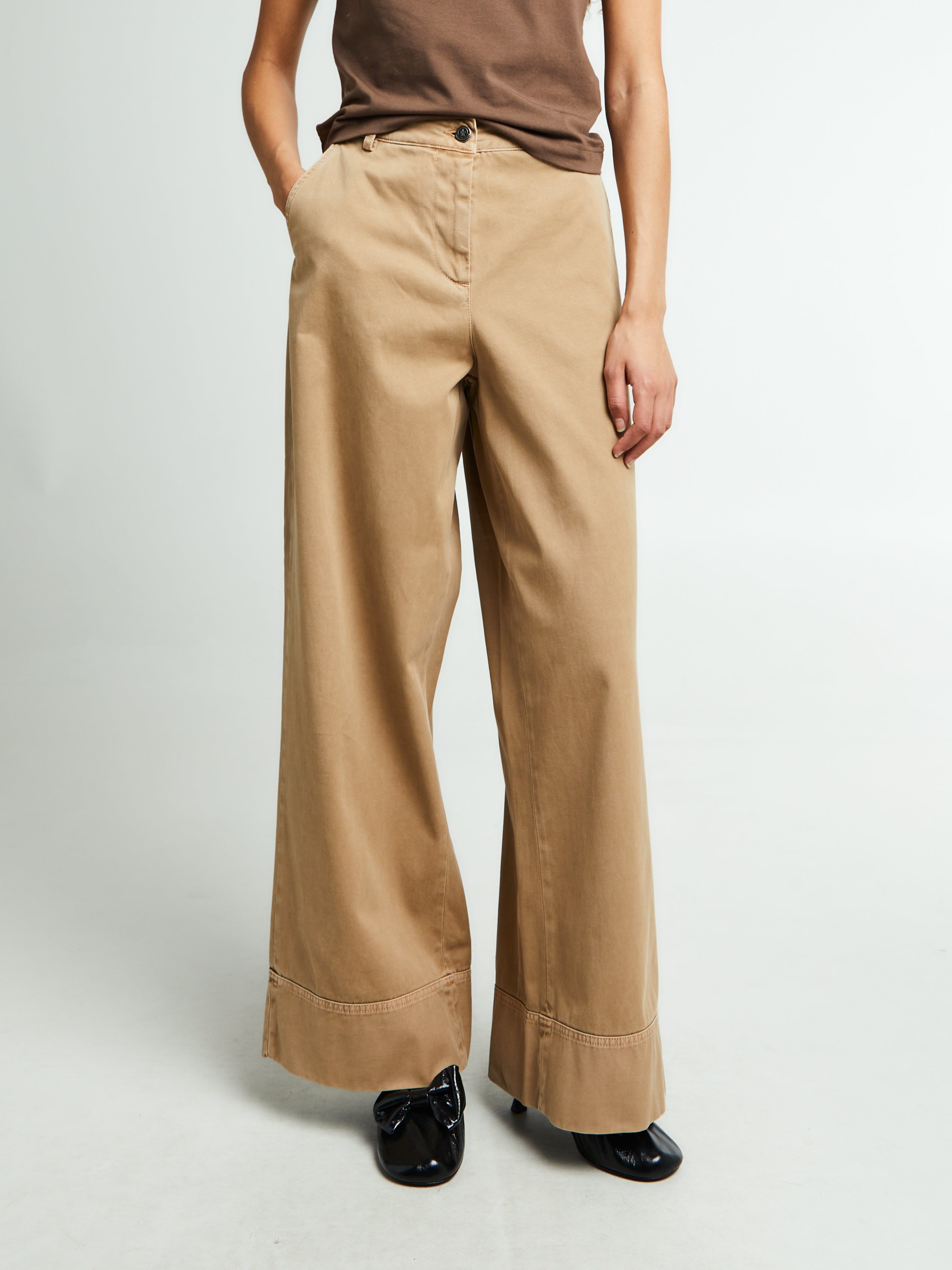 Moncler - Trousers in Beige