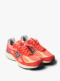 New Balance - Teddy Santis 990 v4 Sneakers in Urgent Red