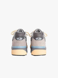 New Balance - New Balance Made In Usa 990v7 in Kool Grey