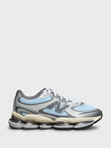 New Balance - 2000 Sneakers in Light Chrome Blue