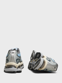 New Balance - 2000 Sneakers in Light Chrome Blue