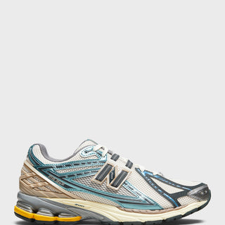 New Balance - 1906R Sneakers in New Spruce