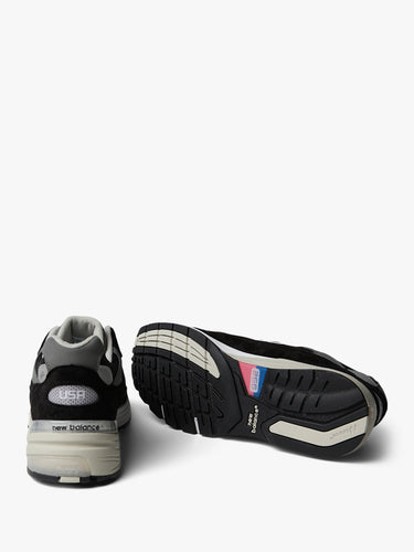 New Balance - 992 Sneakers in Black, Grey and Silver Metallic