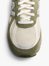 New Balance - 990 Sneakers in Olive Leaf, Permafrost and Light Olive