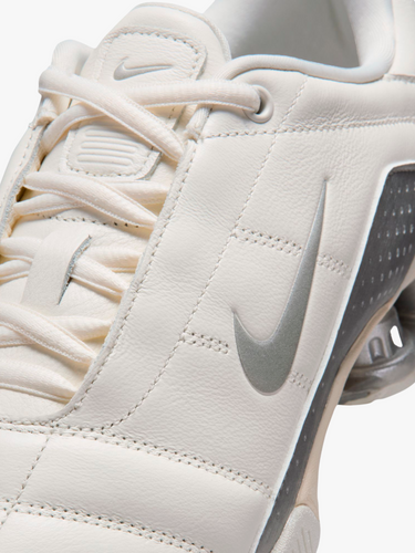 Nike - T90 Shox Magia in Sail/Pale Ivory/Sail/Metallic Silver