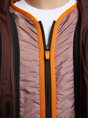 Nike - U ISPA ADPT SNSE AIR Jacket in Earth, Smokey Ma and MONARCH