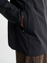 Nike - Run Lightweight Jacket in Black and Black Reflective