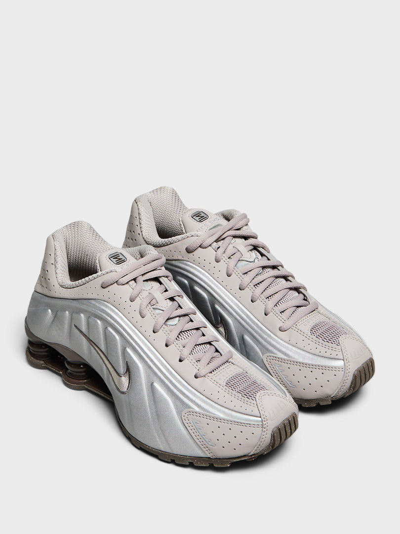Nike - Shox R4 Sneakers in Cave Stone, College Grey and Baroque Brown