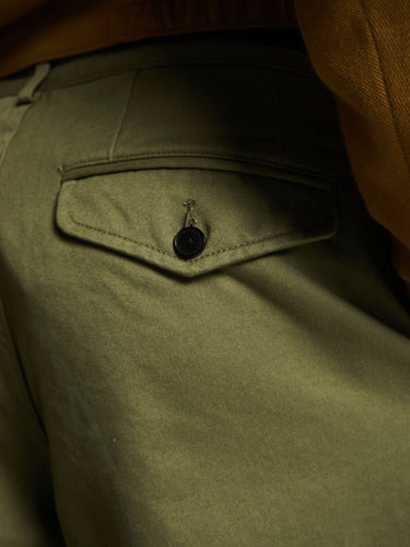 Noah - Single-Pleat Baggy Pant in Army Green