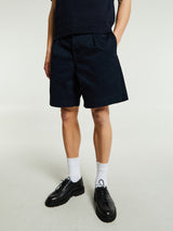 Noah - Single-Pleat Baggy Shorts in Navy