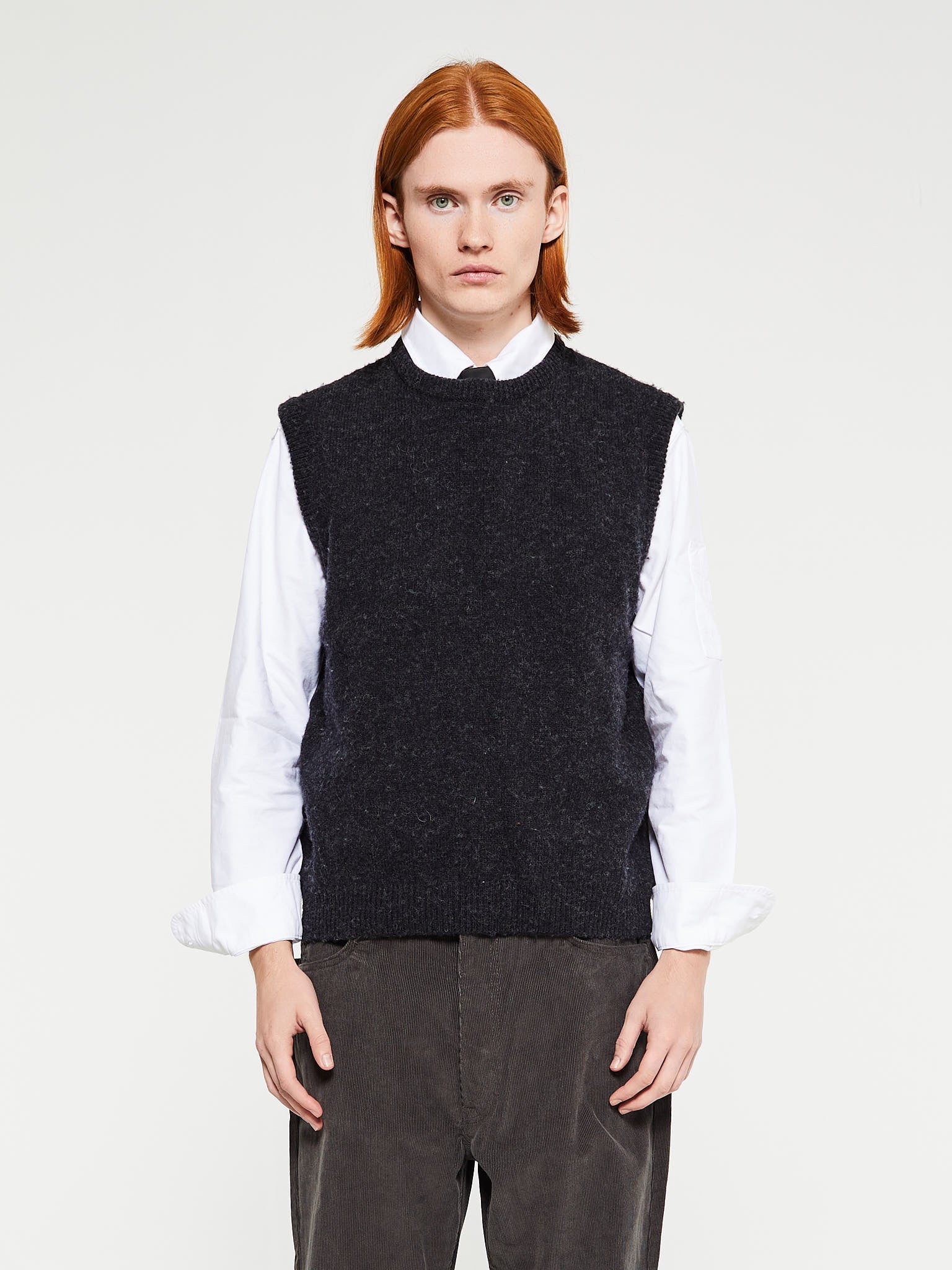 Noah - Shetland Crew Sweater Vest in Charcoal