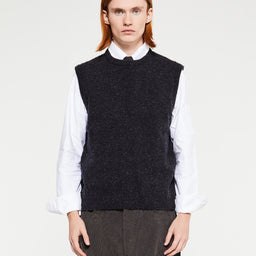 Noah - Shetland Crew Sweater Vest in Charcoal