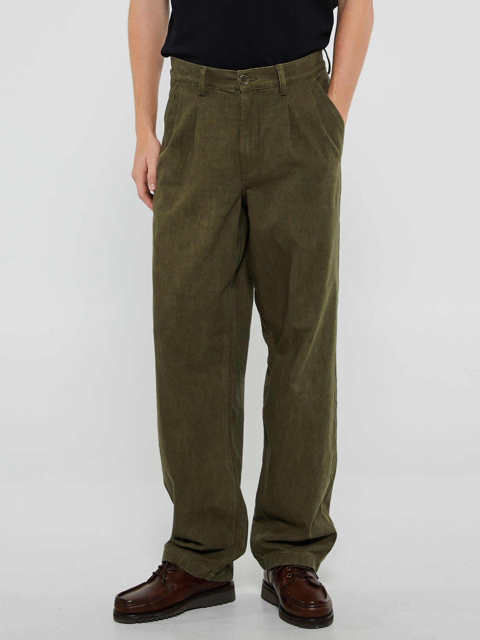 Noah - Double Pleated Cotton Pants in Dark Olive