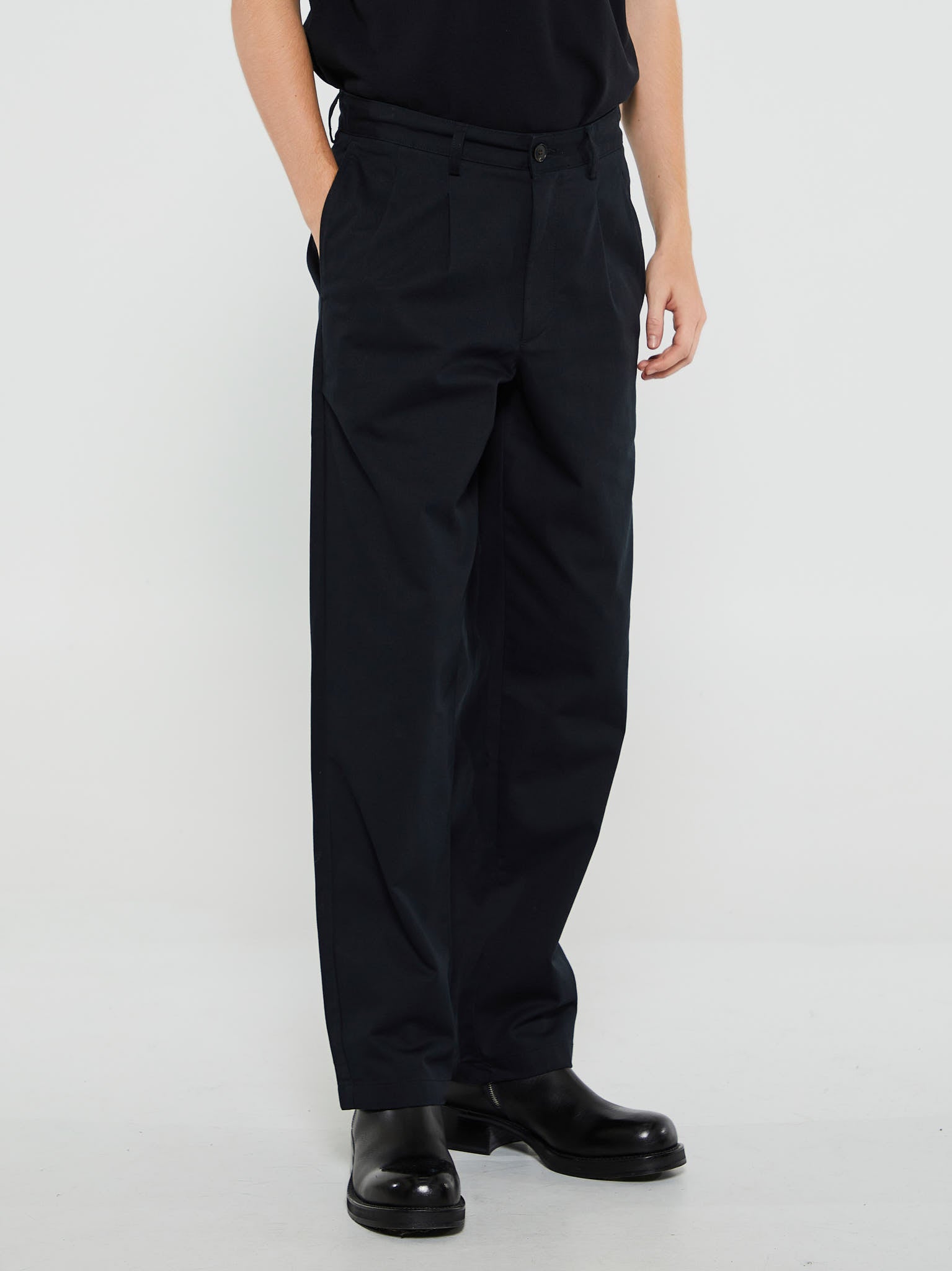 Noah - Classic Twill Double-Pleat Pants in Black