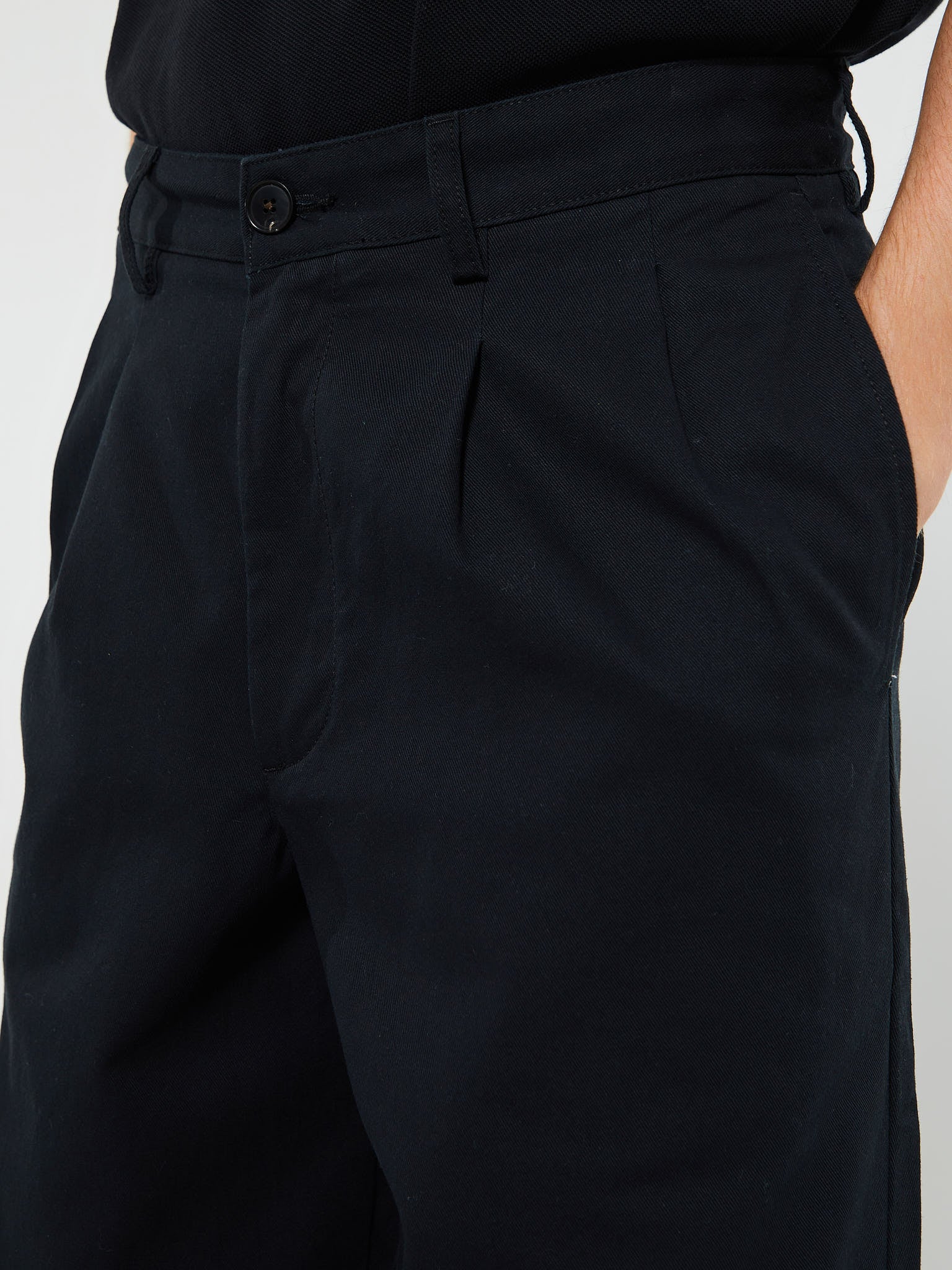 Noah - Classic Twill Double-Pleat Pants in Black