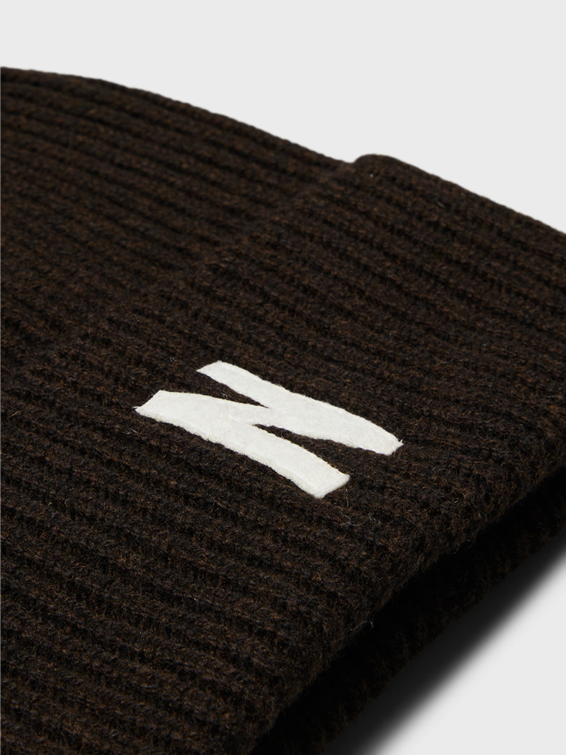 Merino Lambswool Rib N Logo Beanie in Truffle