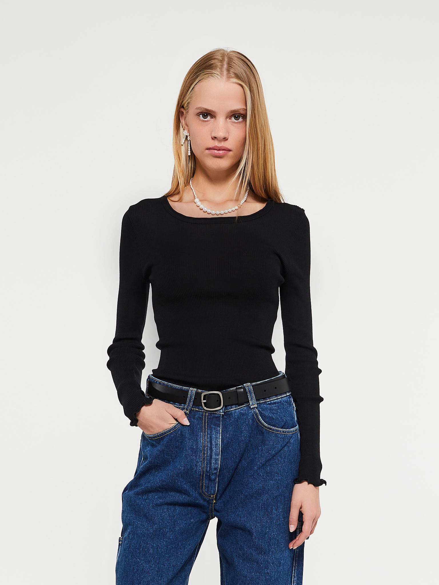 Oscalito - Black Round Neck Longsleeves Top in wool and Silk