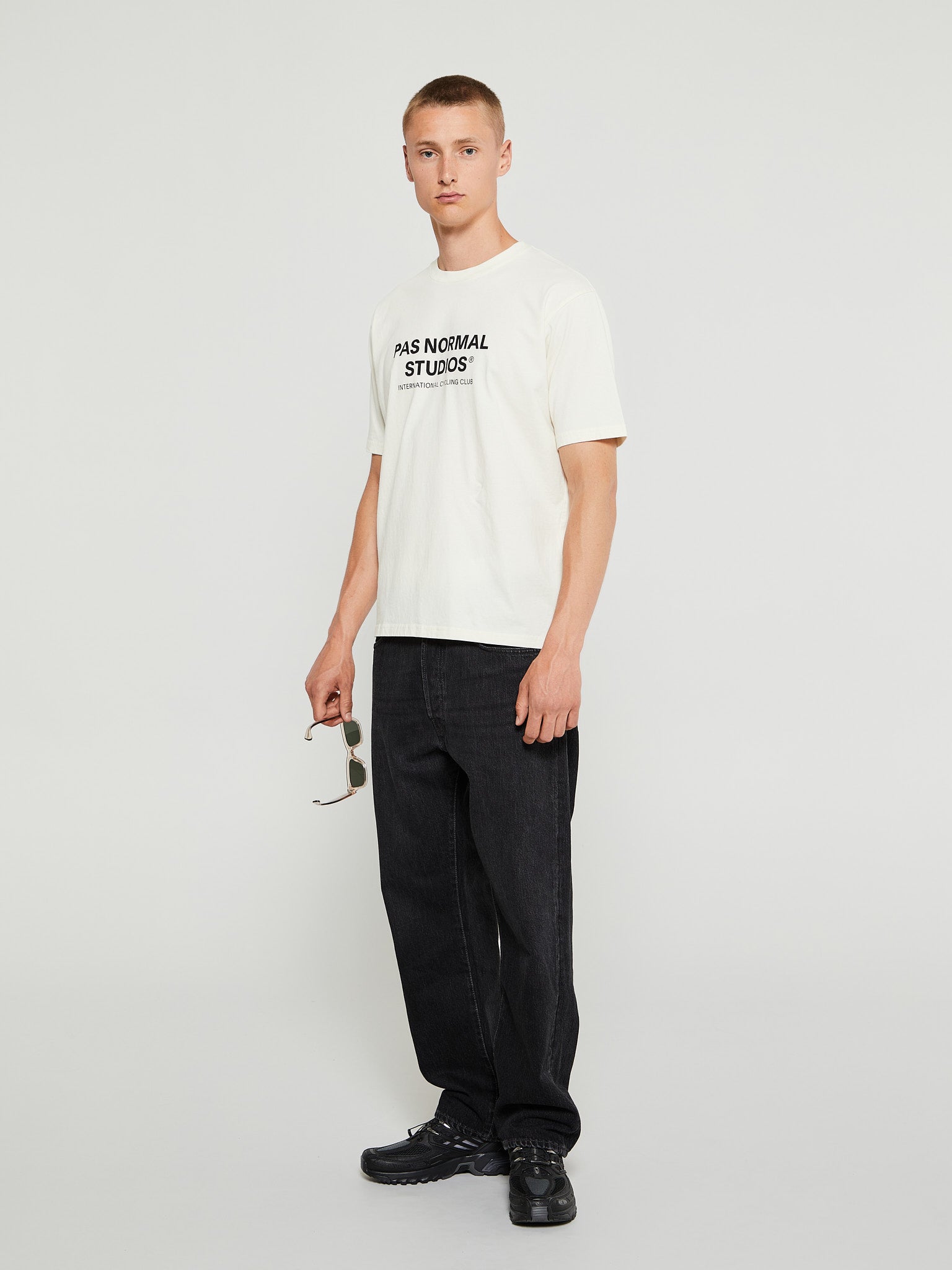 Off-Race Logo T-shirt in Off White
