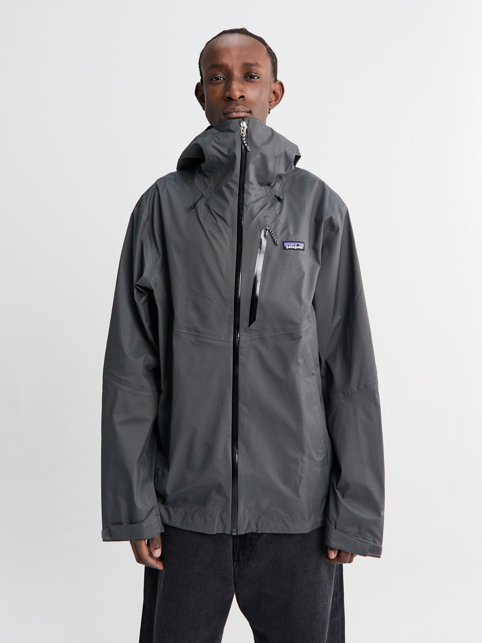 Patagonia - Men's Granite Crest Rain Jacket in Forge Grey with
