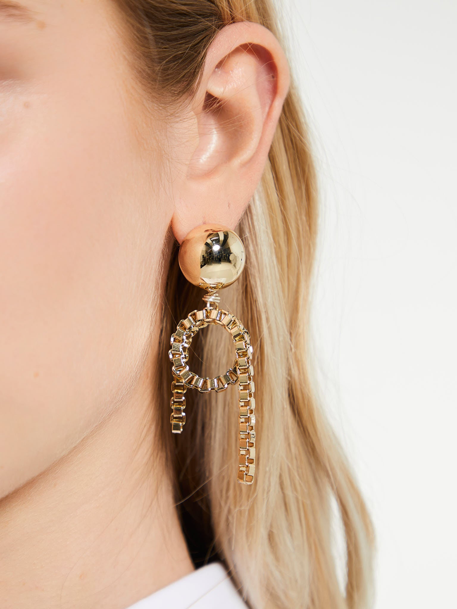 Chain Loop Earrings in Gold