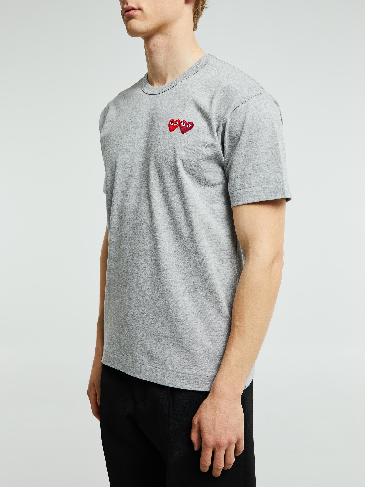 Comme des Garçons PLAY - T-Shirt With Double Burgundy Emblem in Grey