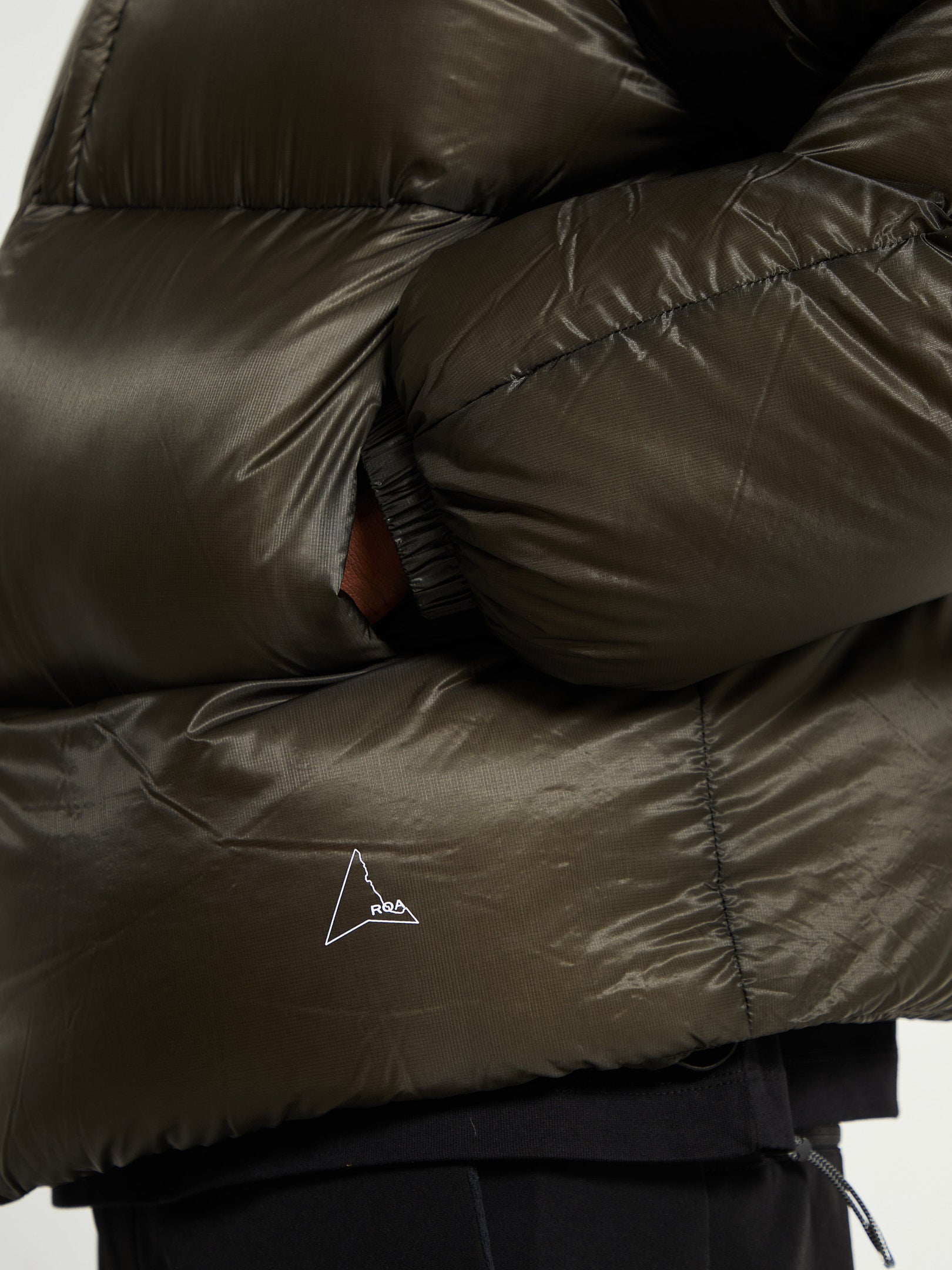 ROA Heavy Down Jacket in Olive stoy
