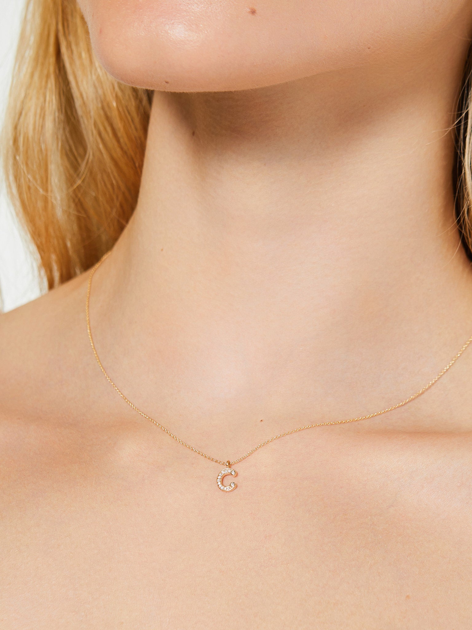 Simple C Necklace in 18K Yellow Gold