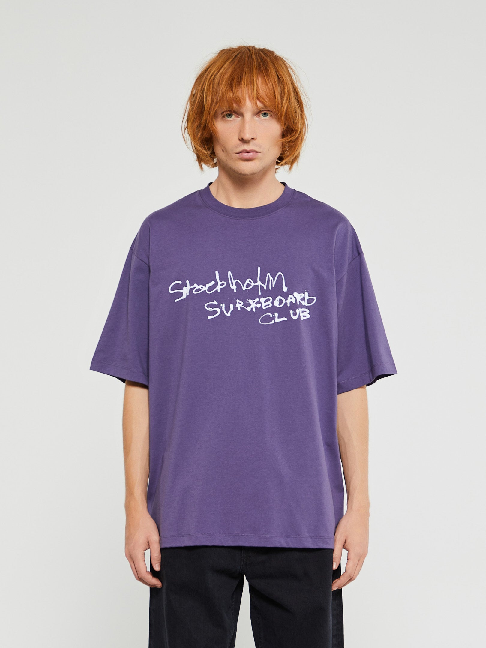 Stockholm Surfboard Club - Kil Airbrush T-Shirt in Blackberry