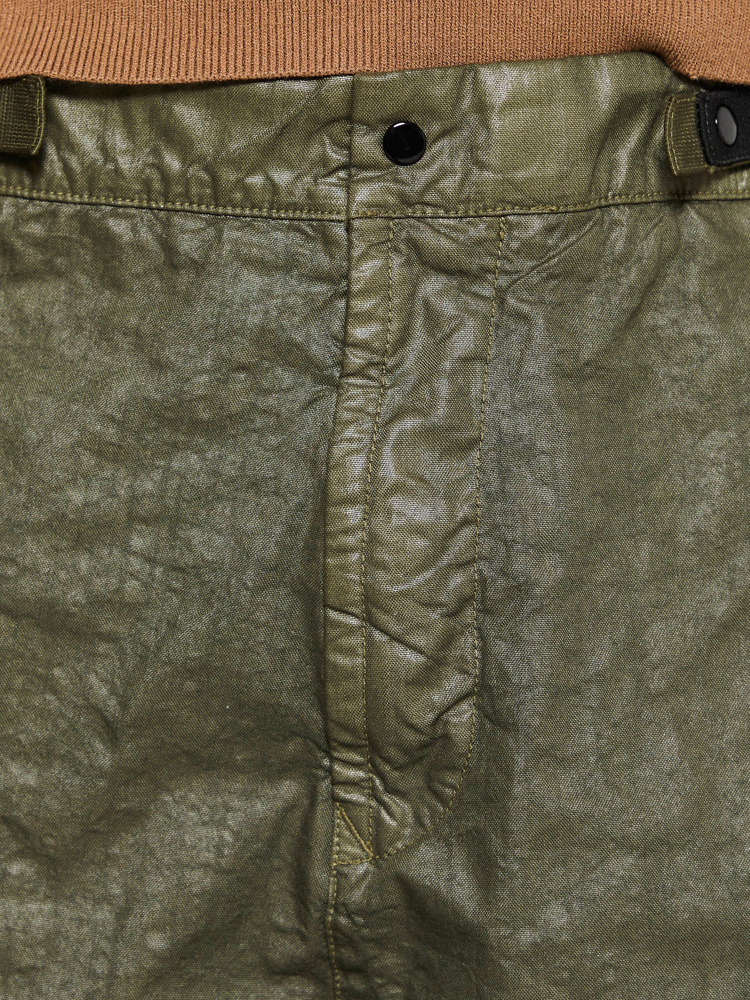 Stone Island - L100010 Shorts in Military Green