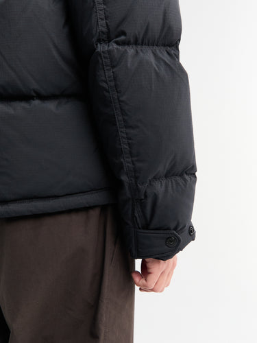 Stone Island - 4100019 Short Parka in Black