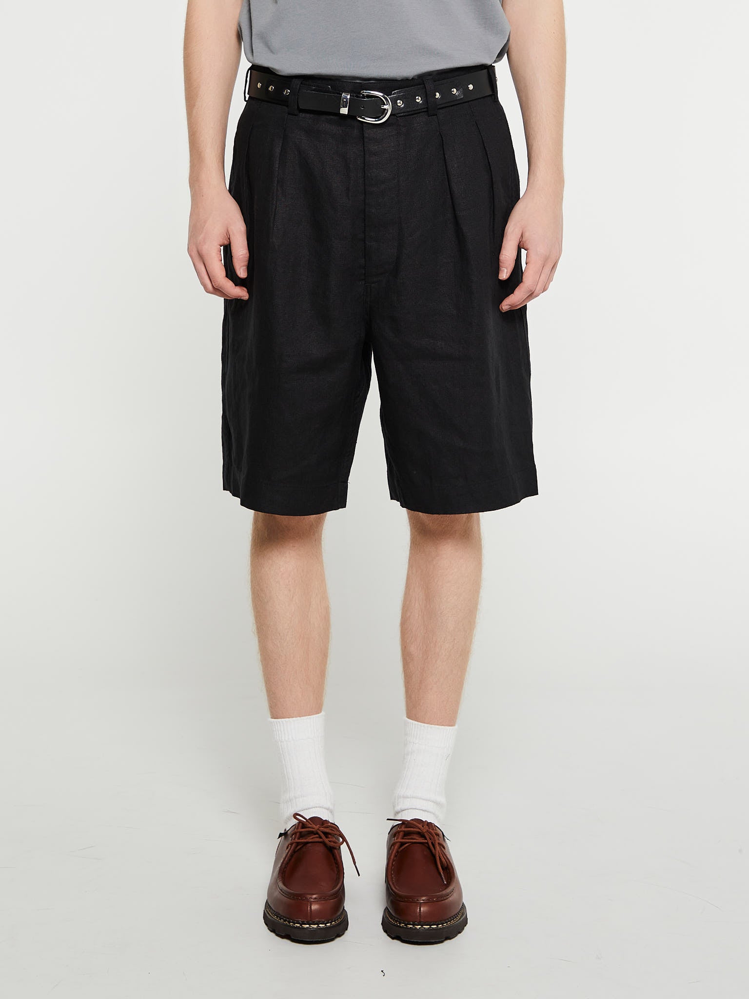 Pleated Linen Shorts in Black