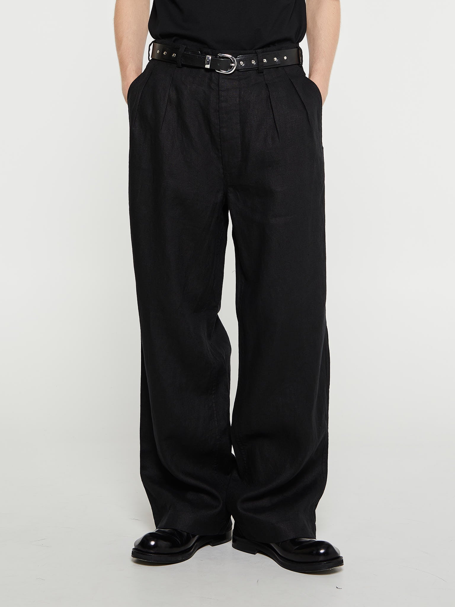 Pleated Linen Pants in Black