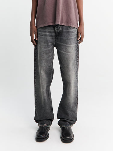 Loose Jeans in New Black Worn